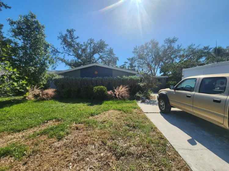 Single-family house For Sale in 228, 87th Avenue Northeast, Saint Petersburg, Florida