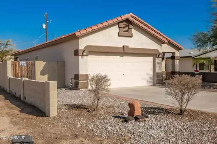 Single-family house For Sale in 201, 2nd Avenue East, Buckeye, Arizona