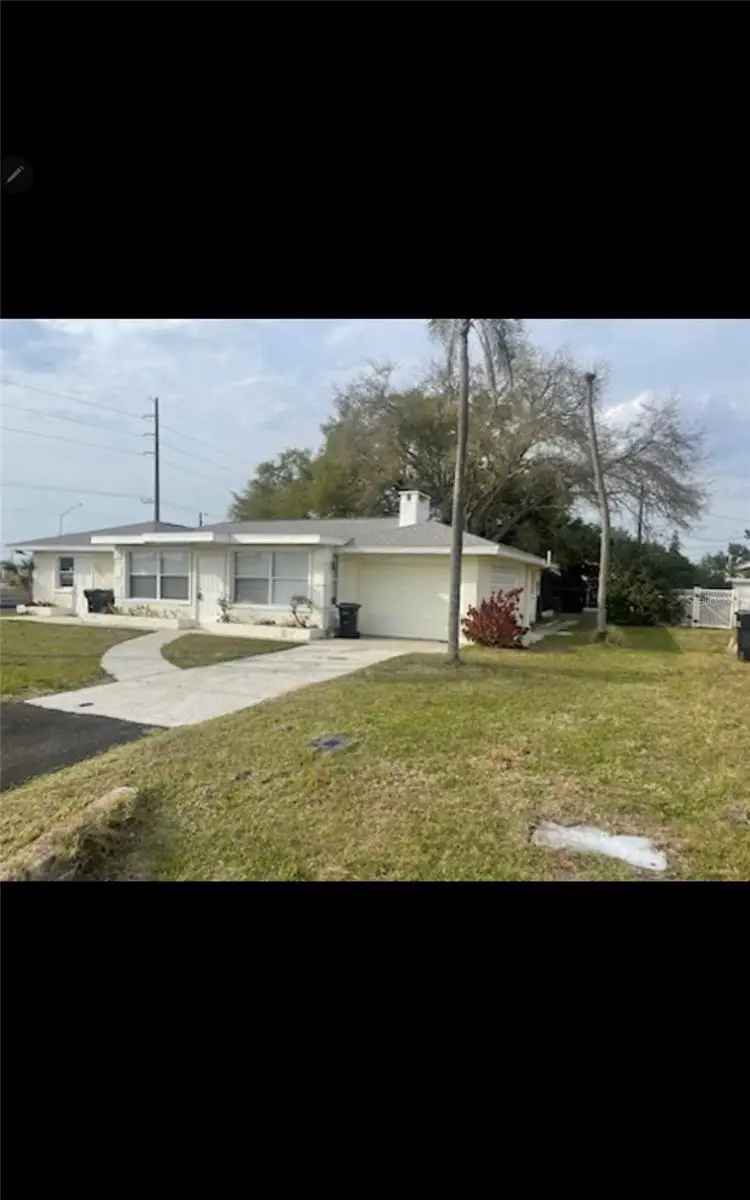 Multi-family house For Sale in 711, Pineland Avenue, Venice, Florida