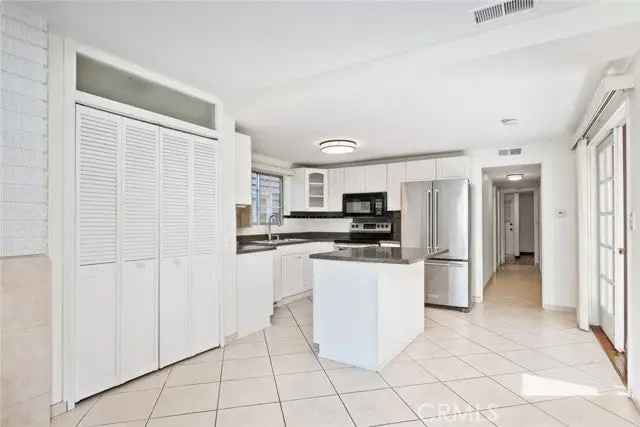 Multi-family house For Sale in 114,114 1/2, Onyx Avenue, Newport Beach, California