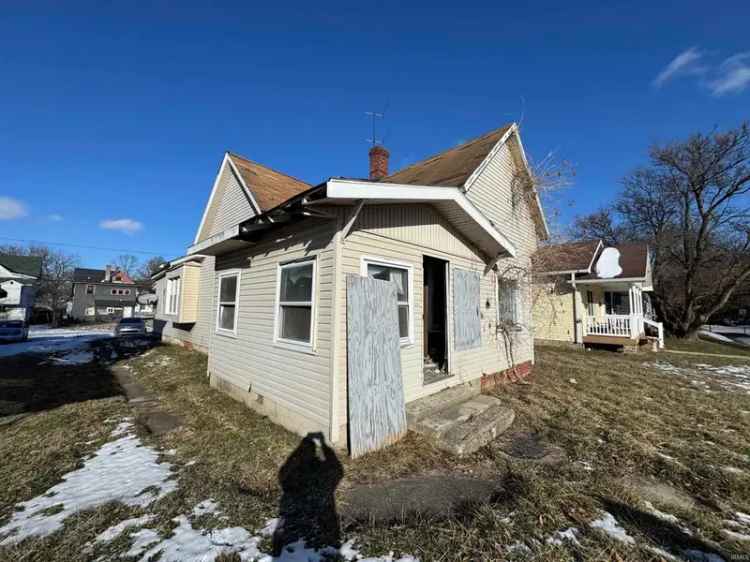 Single-family house For Sale in 1322, East Jackson Street, Muncie, Indiana