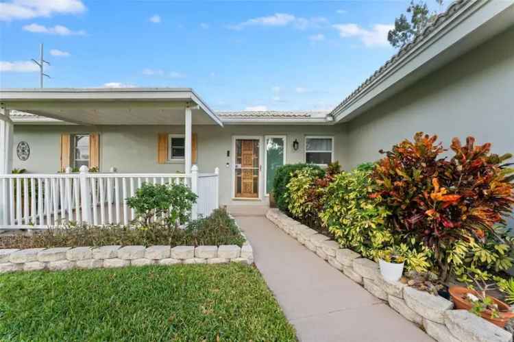 Single-family house For Sale in 1985, Byram Drive, Clearwater, Florida