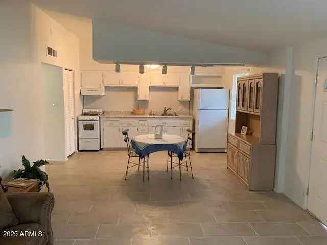 Sun City Gem: 2 Bed 2 Bath Condo for Rent