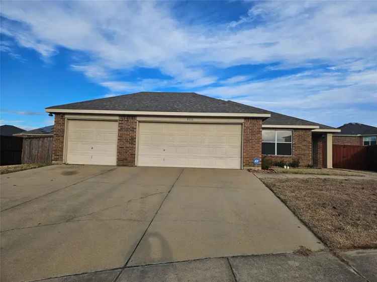 Single-family house For Rent in 8111, Zephyr Court, Arlington, Texas