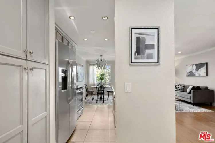 Condo For Sale in 1351, North Orange Drive, Los Angeles, California