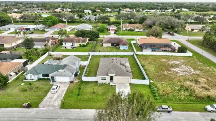 Single-family house For Sale in 282, Southwest Fairchild Avenue, Port Saint Lucie, Florida