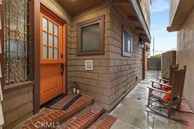 Single-family house For Sale in 57, Surfside Avenue, Seal Beach, California