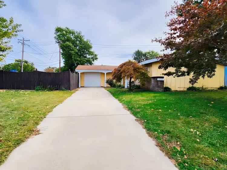 Single-family house For Sale in 3282, Westchester Drive, Granite City, Illinois