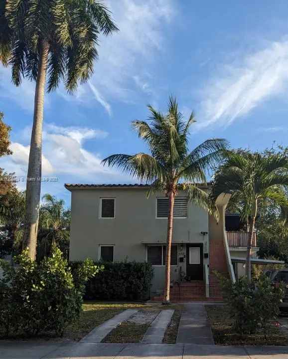 Multi-family house For Sale in 3710, Southwest 27th Street, Miami, Florida