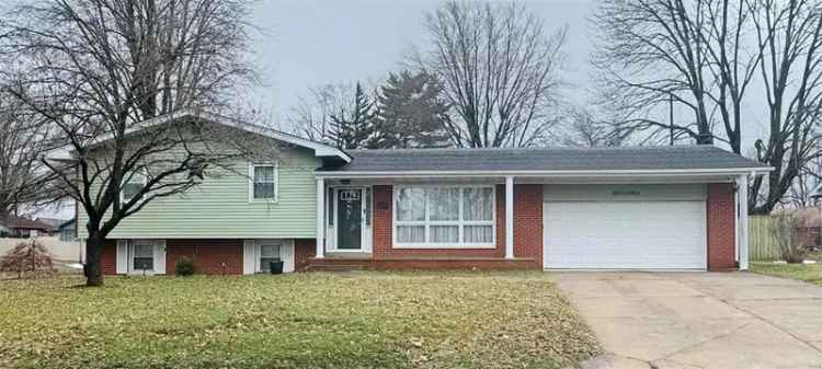 Single-family house For Sale in 718, Fairway Street, Bethalto, Illinois