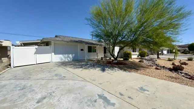 Single-family house For Sale in 27086, Wentworth Drive, Menifee, California