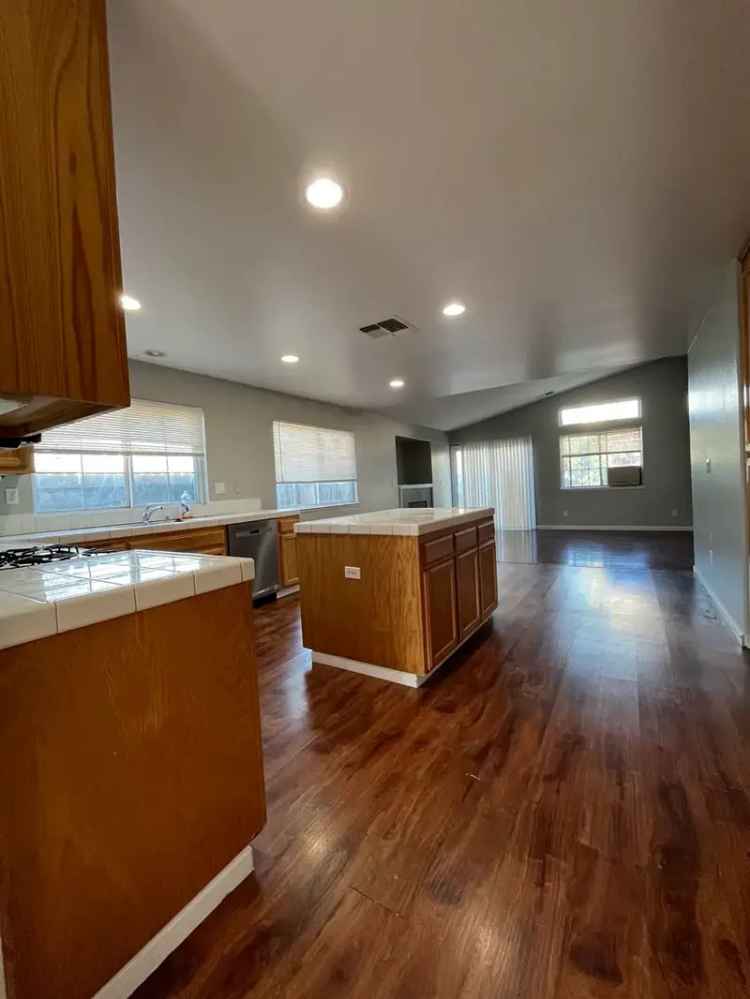 5 Bed 2 Bath House for Rent - Remodeled