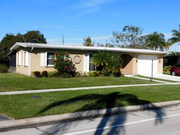 Single-family house For Sale in 2960, Southeast Morningside Boulevard, Port Saint Lucie, Florida