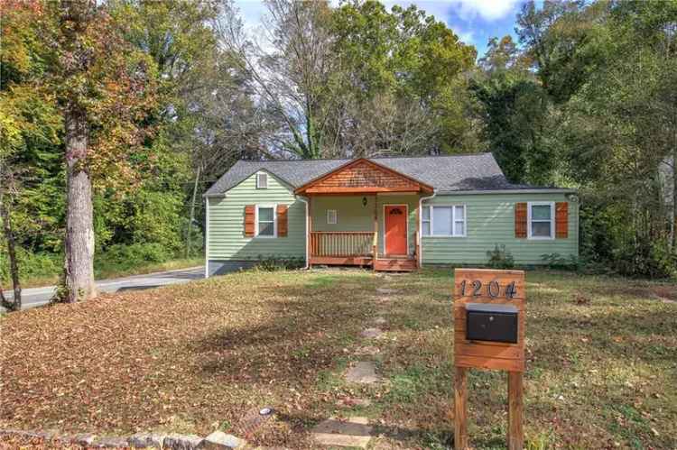 Single-family house For Sale in 1204, Westridge Road Southwest, Atlanta, Georgia