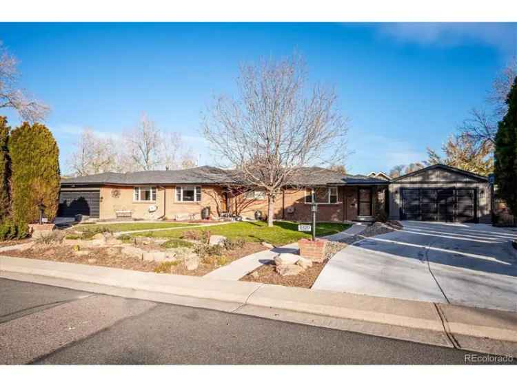 Single-family house For Sale in Wheat Ridge, Colorado