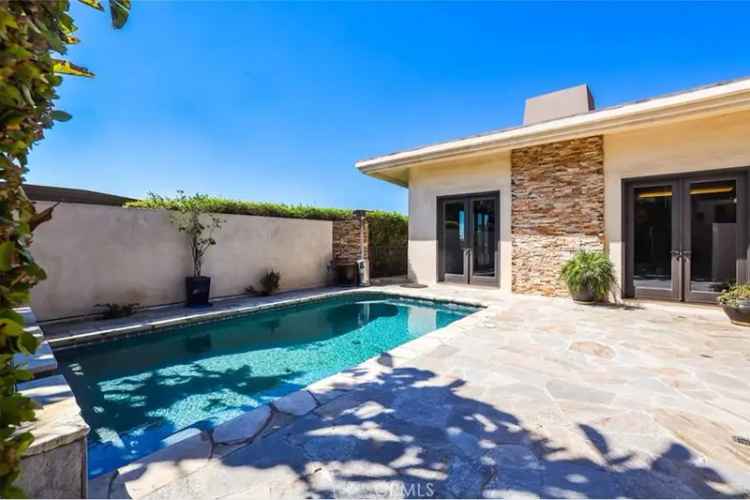 Single-family house For Sale in 1667, Waynecrest Drive, Beverly Hills, California