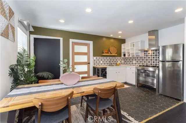 Multi-family house For Sale in 4525, Pasadena Avenue, Long Beach, California