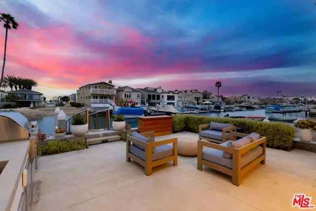 Single-family house For Sale in 3803,3803 1/2, Marcus Avenue, Newport Beach, California