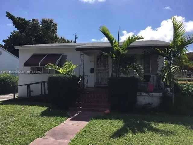 Single-family house For Sale in 850, Northwest 47th Terrace, Miami, Florida