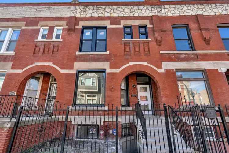 Single-family house For Sale in 3634, South Calumet Avenue, Chicago, Illinois