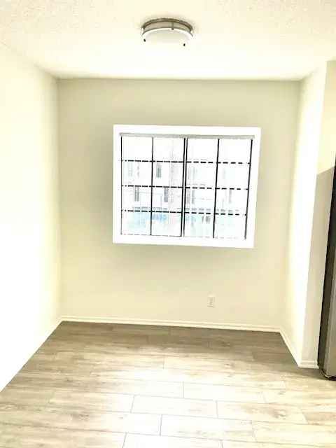 Upper Bright 1 Bedroom Apartment near Metro Rail