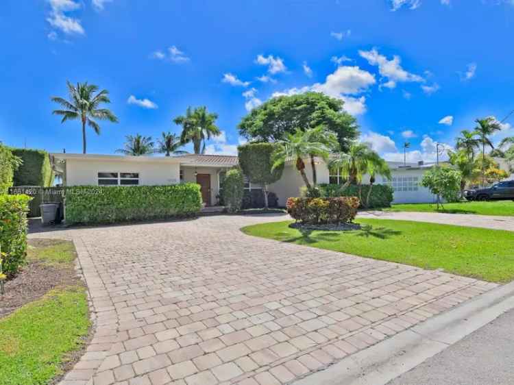 Single-family house For Sale in 1000, South Shore Drive, Miami Beach, Florida