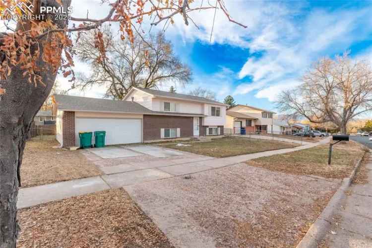 Single-family house For Sale in 1730, Capulin Drive, Colorado Springs, Colorado