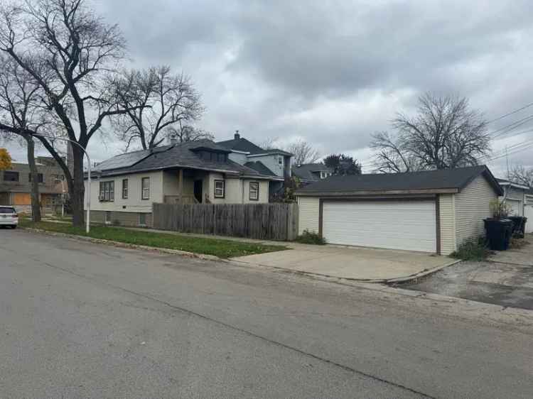 Single-family house For Sale in 6459, South Claremont Avenue, Chicago, Illinois