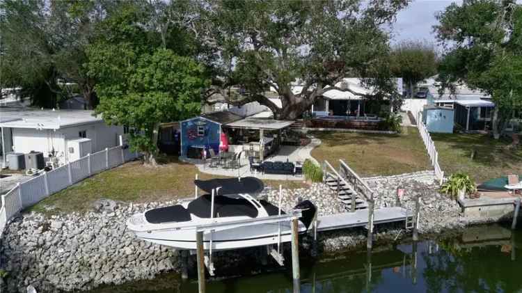 Single-family house For Sale in 1006, 69th Avenue West, Bradenton, Florida