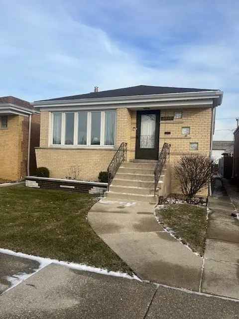 Single-family house For Sale in 6037, South Parkside Avenue, Chicago, Illinois