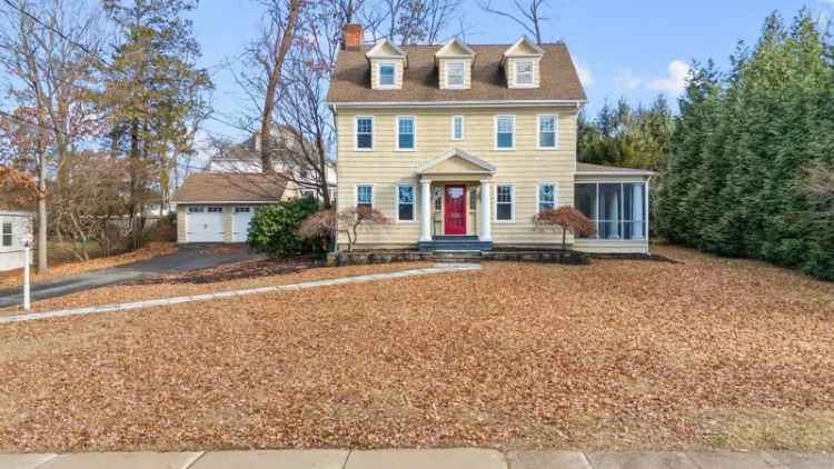 Single-family house For Sale in 122, Westland Avenue, West Hartford, Connecticut