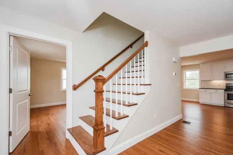 Single-family house For Sale in 12, Watercliff Circle, West Hartford, Connecticut