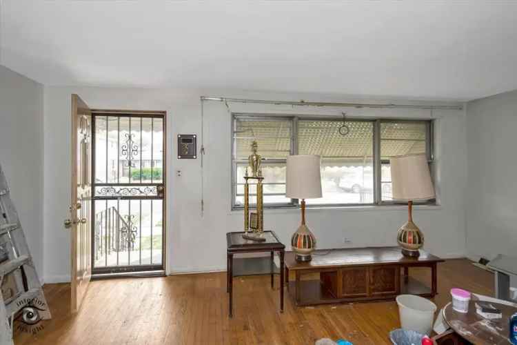 Single-family house For Sale in 11719, South Throop Street, Chicago, Illinois