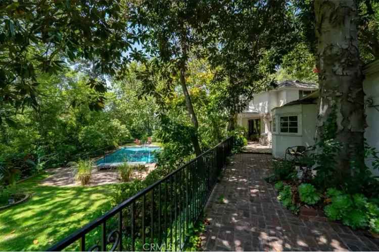 Single-family house For Sale in 9171, Hazen Drive, Beverly Hills, California