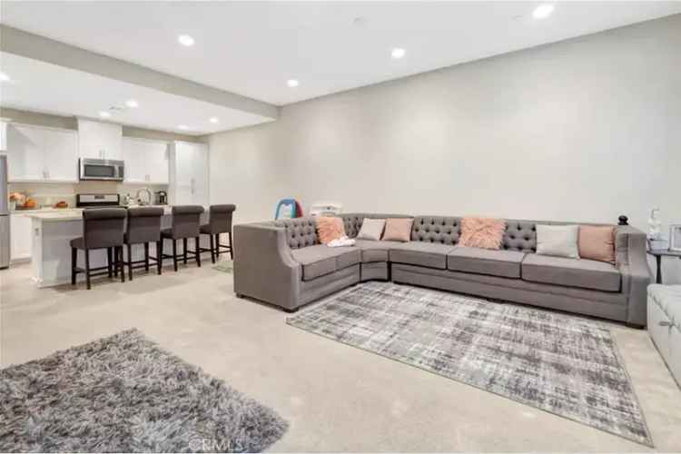 Condo For Sale in Irvine, California