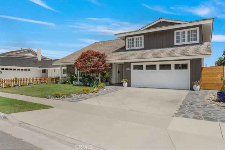 Single-family house For Sale in 17102, Newquist Lane, Huntington Beach, California