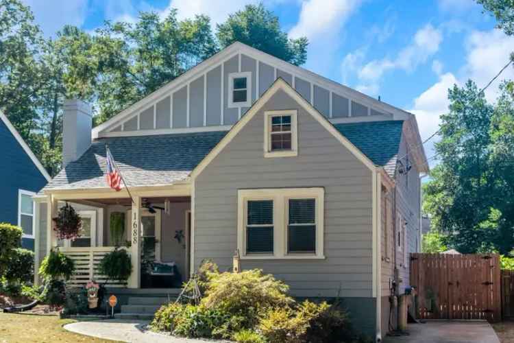 Single-family house For Sale in 1688, Richland Road Southwest, Atlanta, Georgia