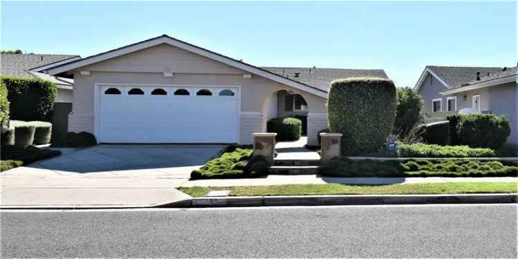 Single-family house For Sale in 4624, Ironwood Avenue, Seal Beach, California