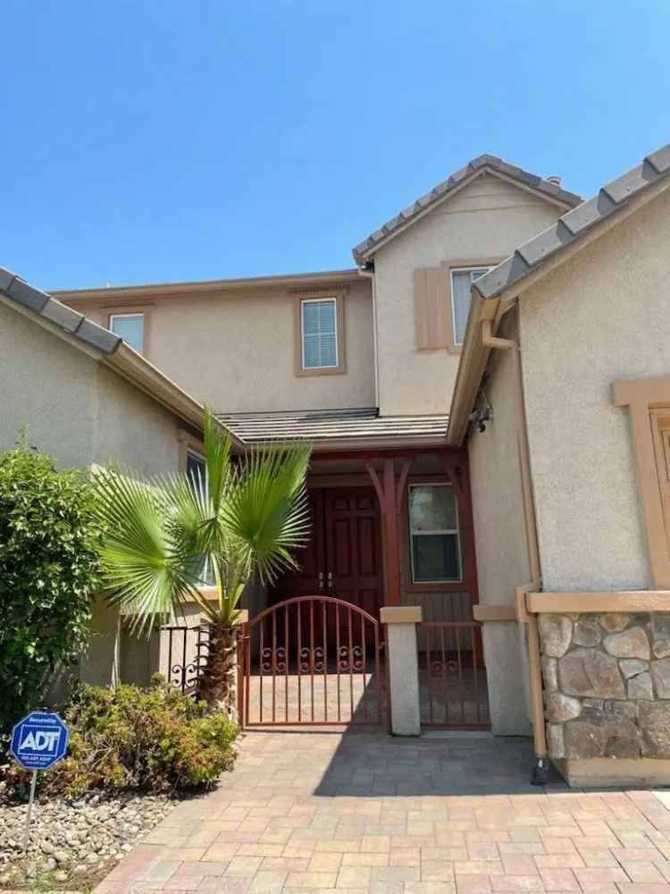 Single-family house For Sale in Elk Grove, California