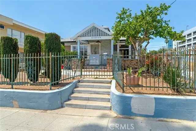 Single-family house For Sale in 1417, North Kenmore Avenue, Los Angeles, California