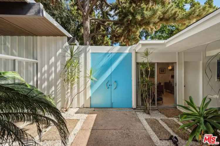 Single-family house For Sale in 4965, Calvin Avenue, Los Angeles, California