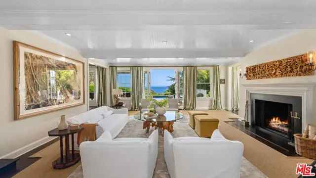 Single-family house For Sale in 6825, Zumirez Drive, Malibu, California