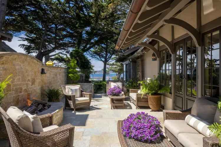 Single-family house For Sale in Carmel Point, California