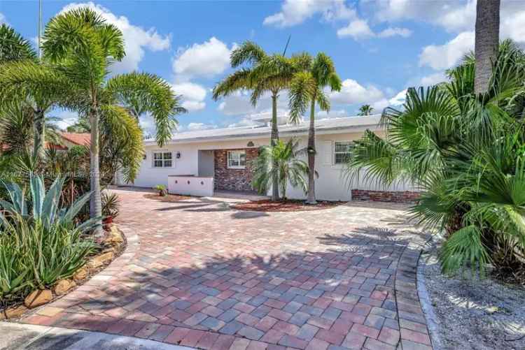 Single-family house For Sale in Pompano Beach, Florida