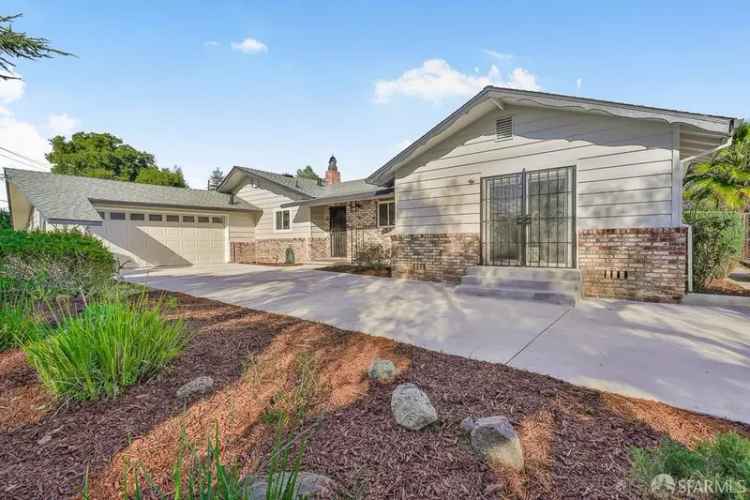 Single-family house For Sale in 10010, Clayton Road, San Jose, California