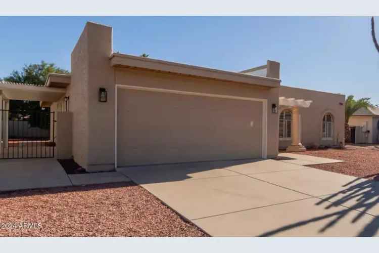 Single-family house For Sale in 25813, South Brentwood Drive, Sun Lakes, Arizona