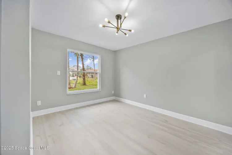 Single-family house For Sale in 1091, Roanoke Court Northeast, Palm Bay, Florida