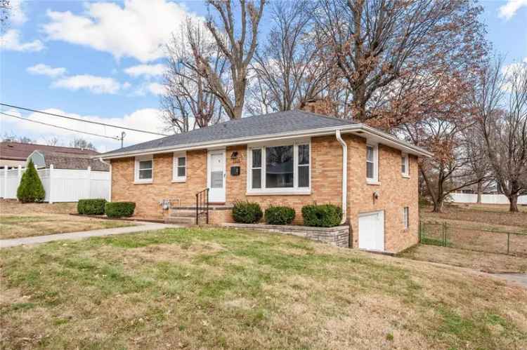 Single-family house For Sale in 1119, Beaumont Street, Alton, Illinois