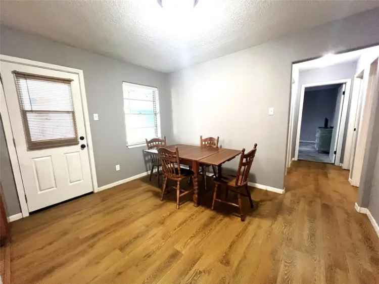 Single-family house For Sale in Angleton, Texas