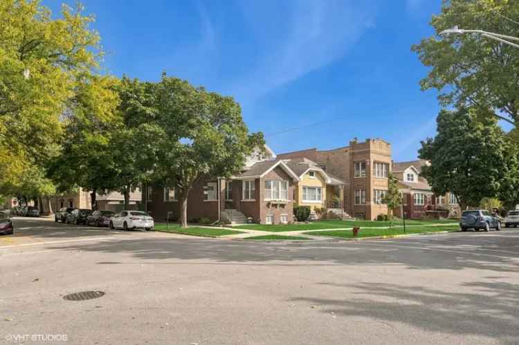 Single-family house For Sale in 5456, West Agatite Avenue, Chicago, Illinois